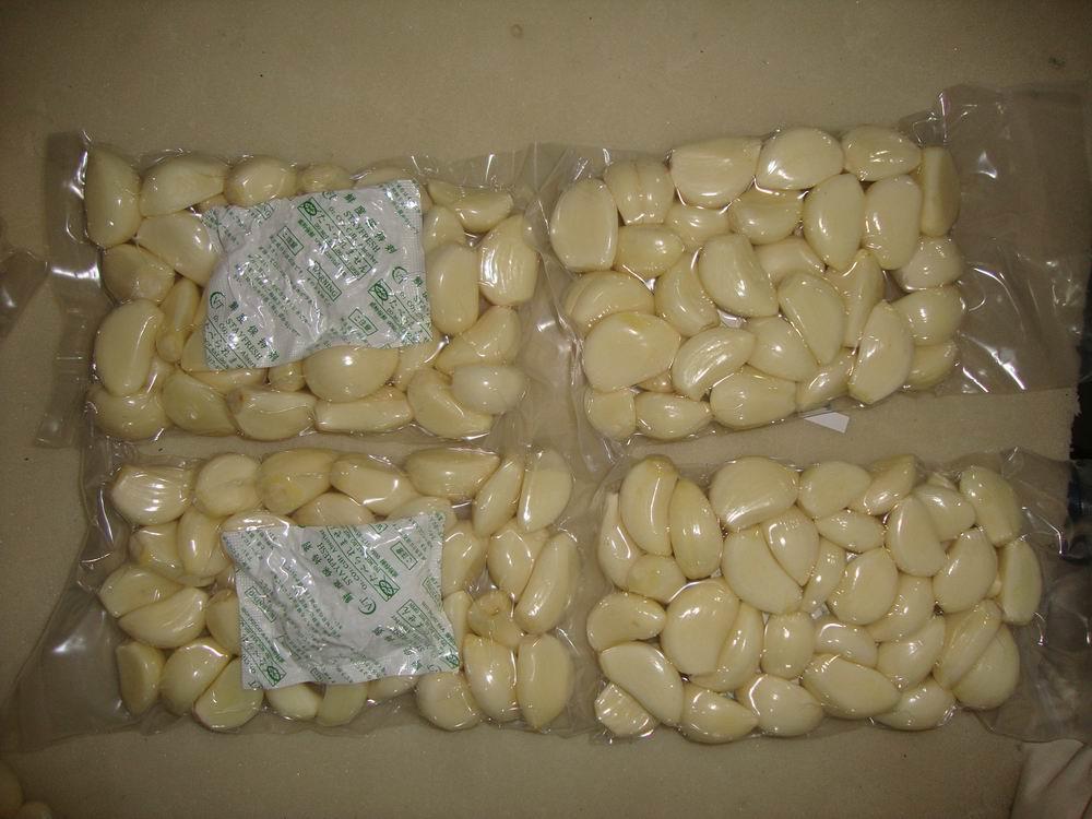 PEELED GARLIC