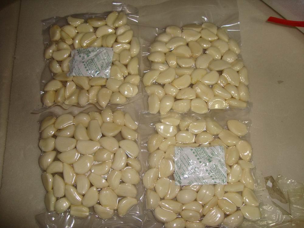 PEELED GARLIC