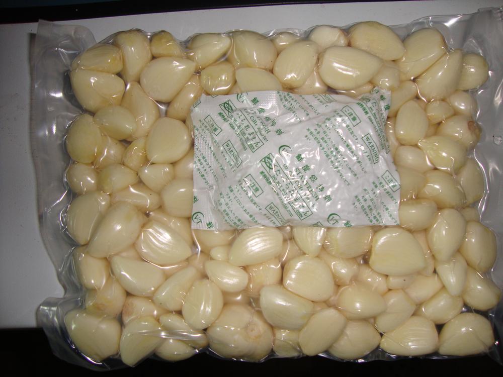 PEELED GARLIC
