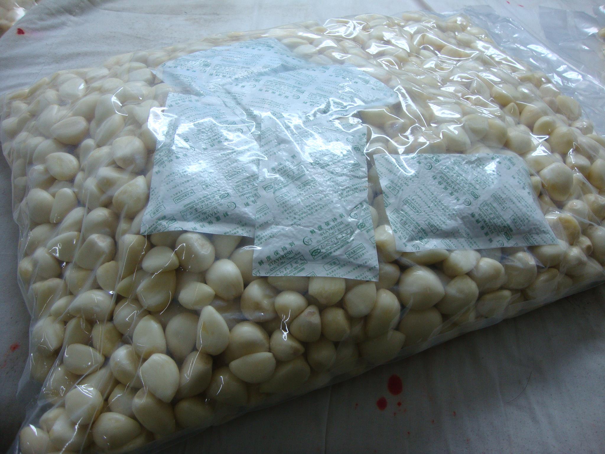 PEELED GARLIC